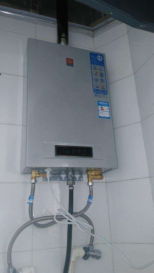 美的燃气热水器水箱漏水怎么办 检查并更换老化的部件